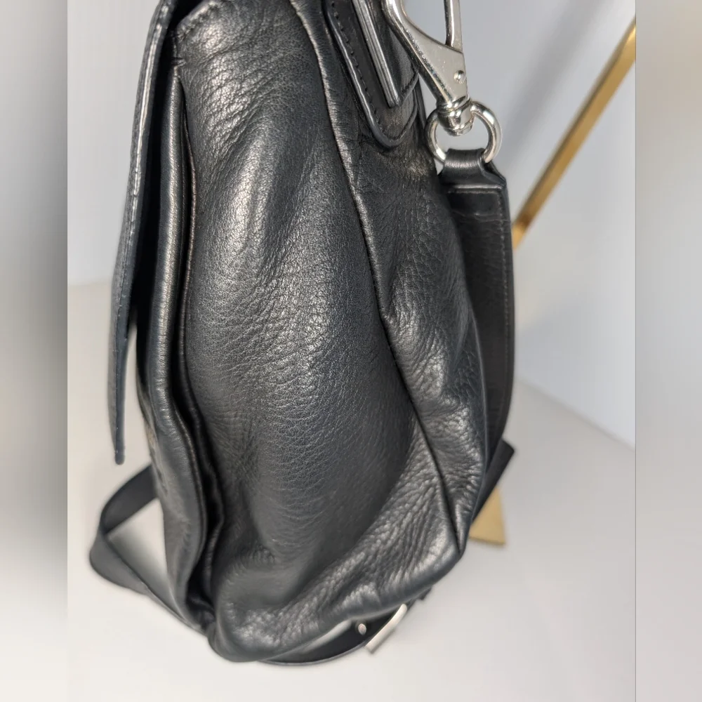 GivenchyBlack Leather Pandora Pure Medium Handbag